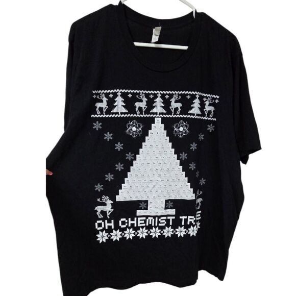 O CHEMIST TREE Science Periodic Table Christmas Tee Black Holiday Shirt Men's - Picture 1 of 10